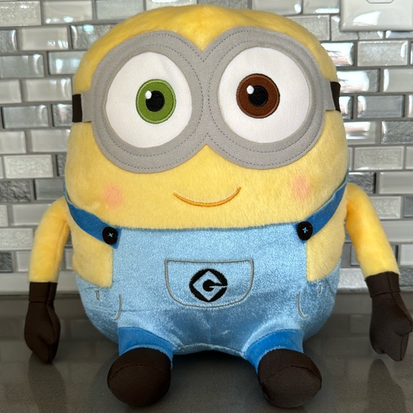 Minions BOB Sitting Plush / Illumination / SEGA / Universal / 11” / BRAND NEW - Picture 1 of 16